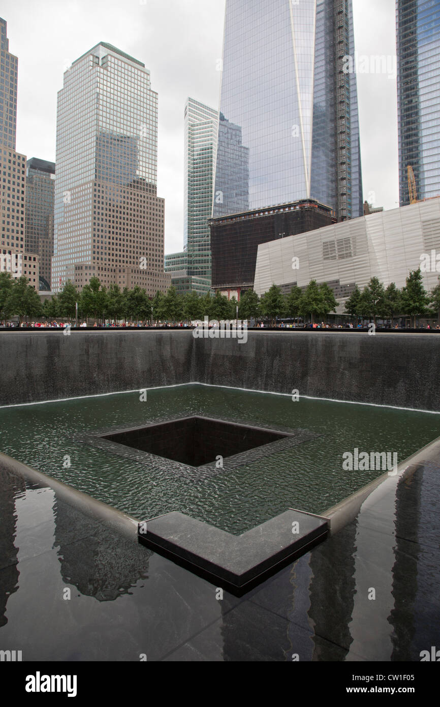 New York, NY - il 9/11 Memorial, che commemora il 11 settembre 2001 gli attacchi contro il World Trade Center e il Pentagono. Foto Stock