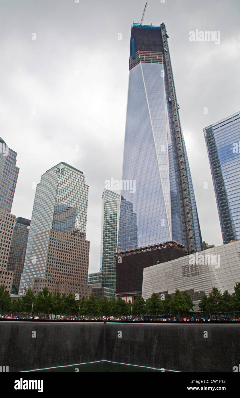 New York, NY - il 9/11 Memorial, che commemora il 11 settembre 2001 gli attacchi contro il World Trade Center e il Pentagono. Foto Stock