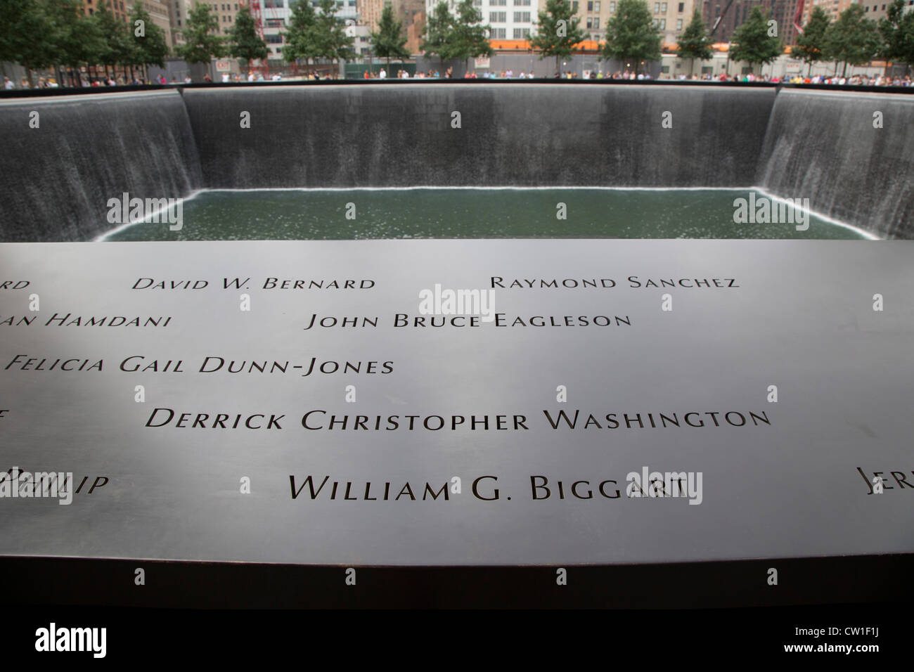 New York, NY - il 9/11 Memorial, che commemora il 11 settembre 2001 gli attacchi contro il World Trade Center e il Pentagono. Foto Stock