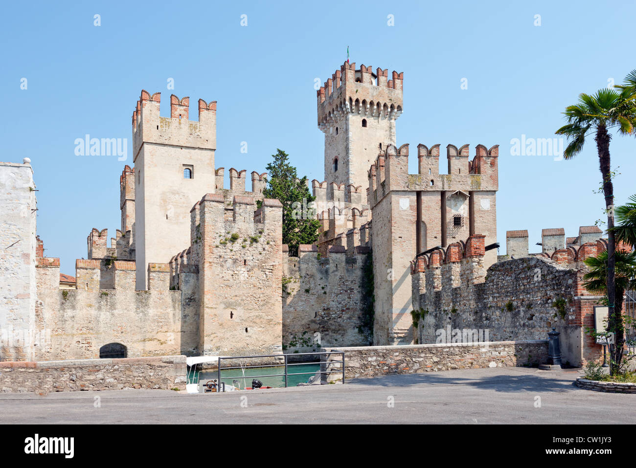 Castello Scaligero Sirmione Lago di Garda Provincia di Brescia Italia Foto Stock