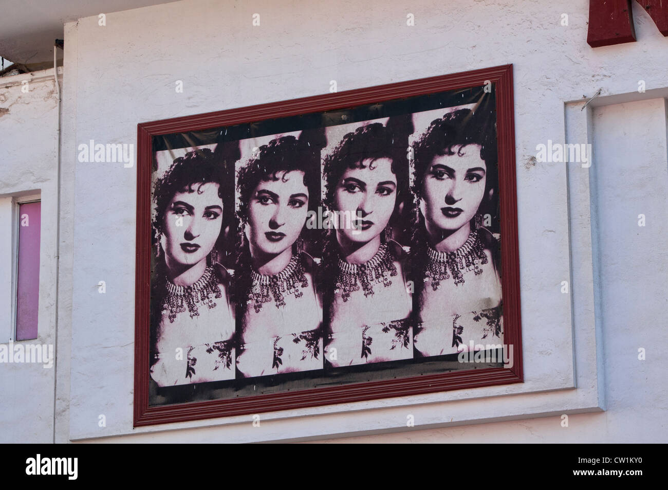 Edith Piaf poster sul classico del cinema di Rialto a Casablanca, Marocco Foto Stock