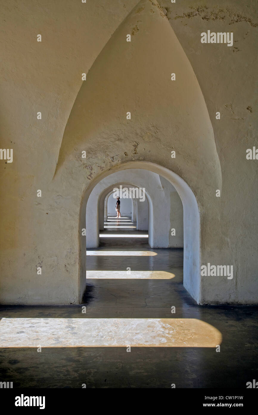 Arch modo presso la storica fortezza di El Moro a San Juan;Puerto Rico,Caraibi; Foto Stock