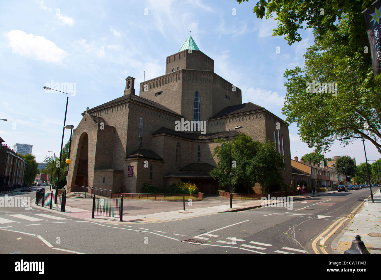 Basilica di Santa Maria e la chiesa di San Giuseppe da architetto Adrian Gilbert Scott, Superiore North Street, pioppo, Londra, Inghilterra, Regno Unito. Foto Stock