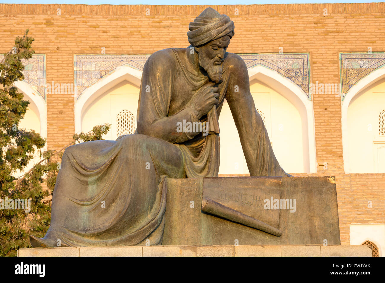 Statua del matematico al-Khwarizmi, Khiva, Uxbekistan Foto Stock