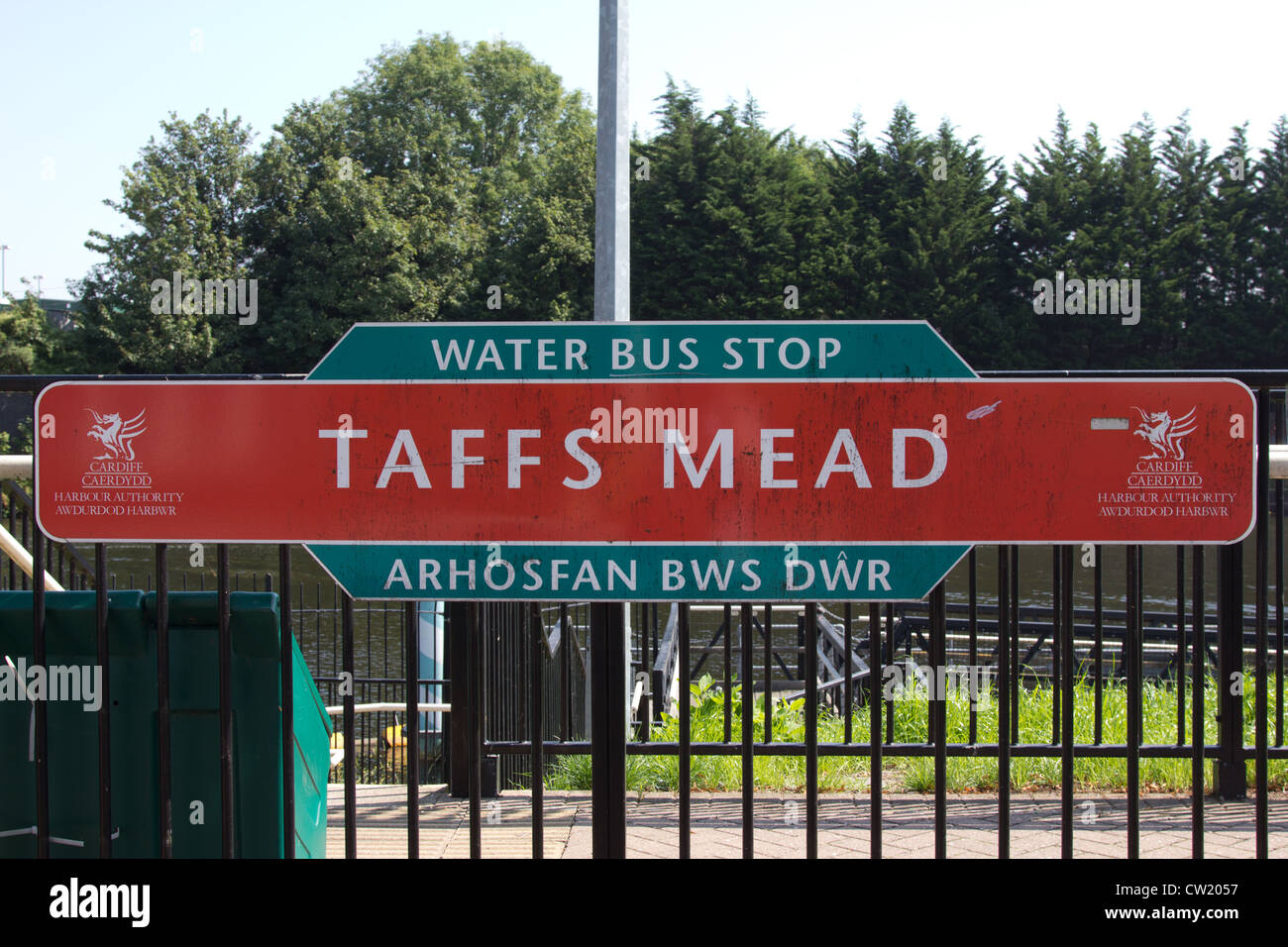 Taffs Mead acqua fermata in barca sul fiume Taff in Cardiff Foto Stock
