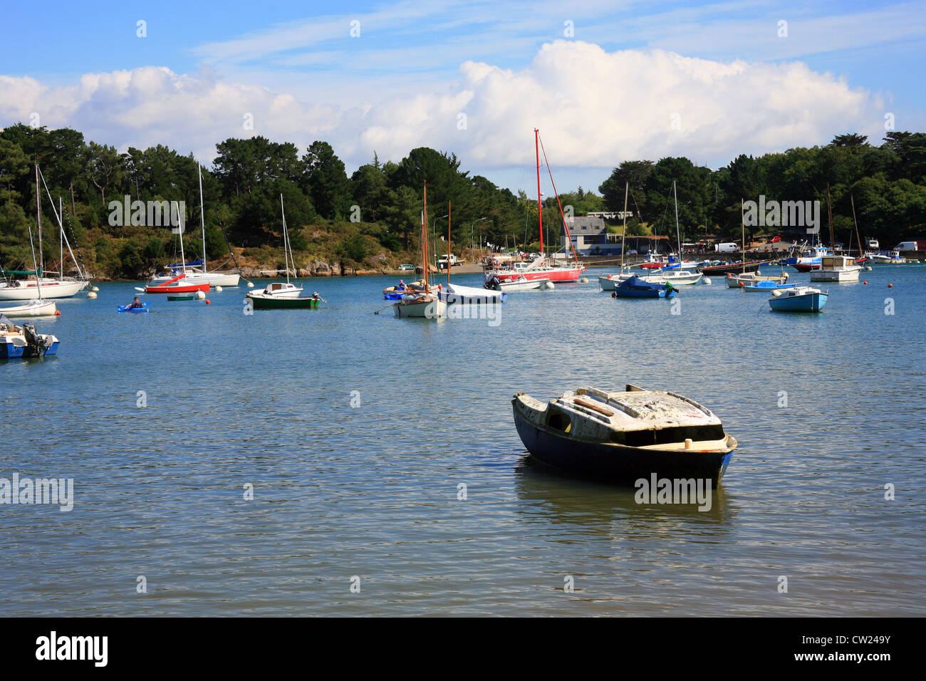 Vista del porto Anna attraverso la marle fiume dalla spiaggia, Route du, Moreac Moreac, Vannes, Morbihan, in Bretagna, Francia Foto Stock