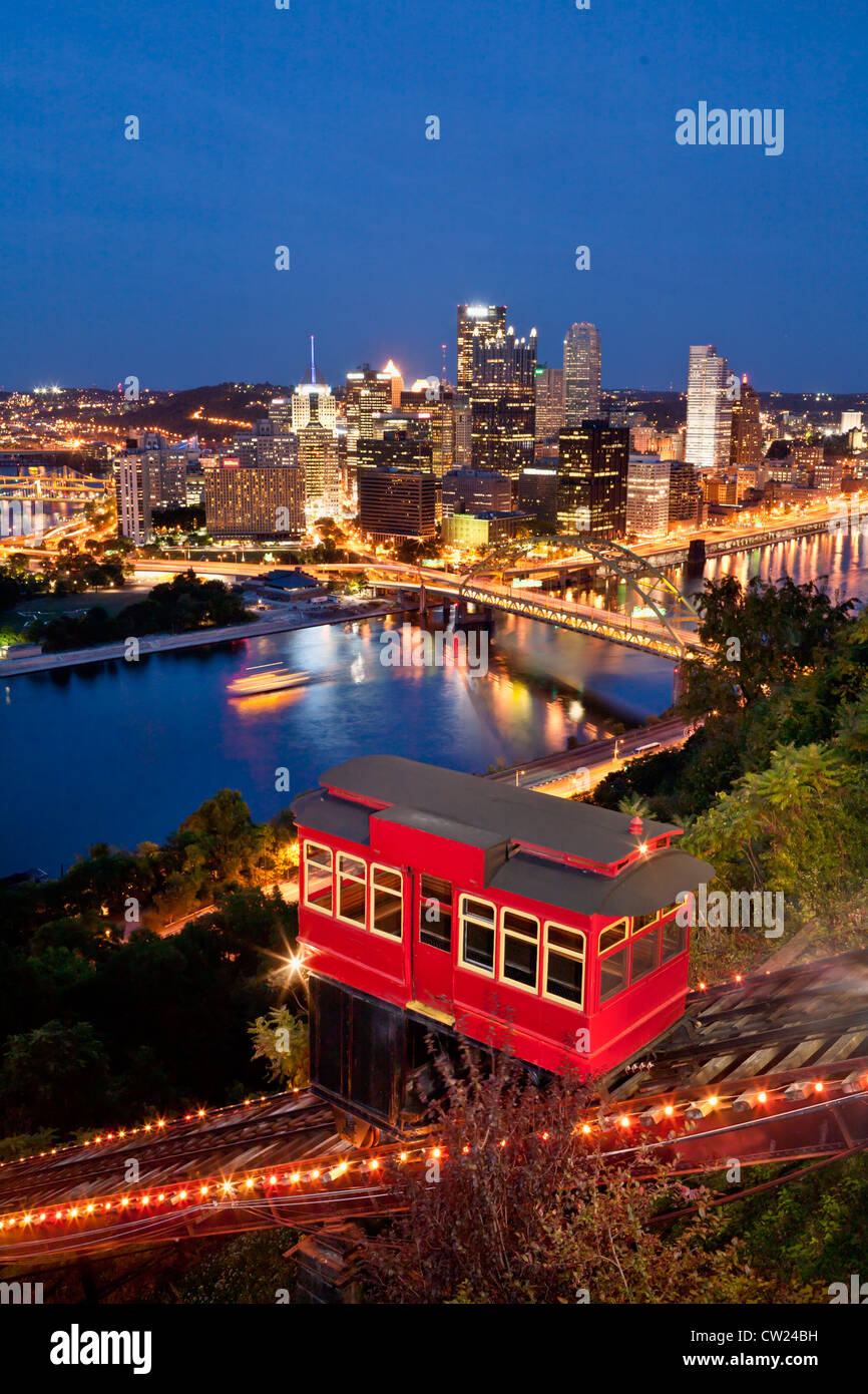 Il Duquesne Incline, Pittsburgh, Pennsylvania, Fiume Monongahela dietro Foto Stock