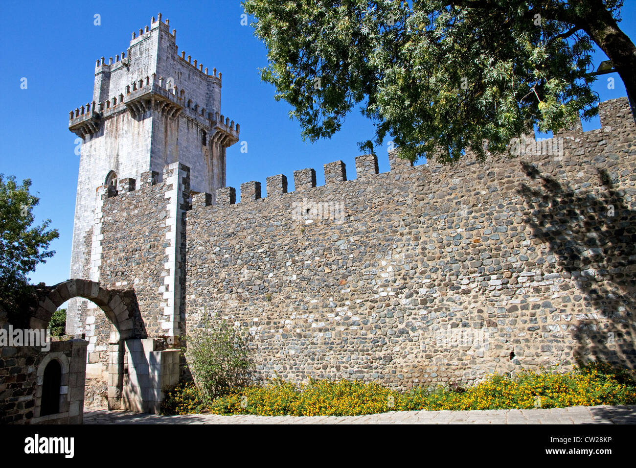 Torre del castello ( Torre de Menagem ) e pareti, Beja, Baixo Alentejo, Portogallo Foto Stock