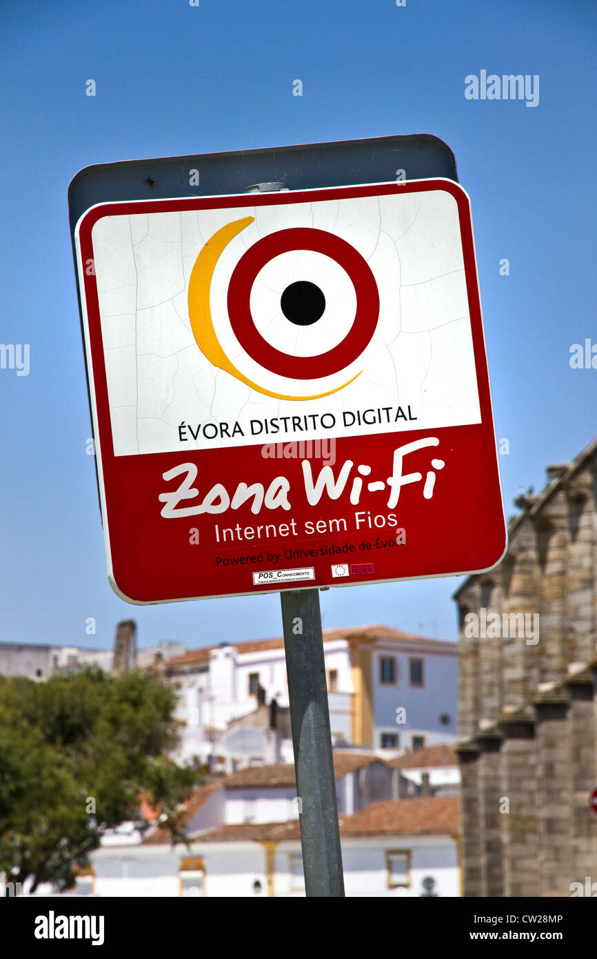 Segno per la zona wi-fi in centro città, Evora, Alentejo, Portogallo Foto Stock