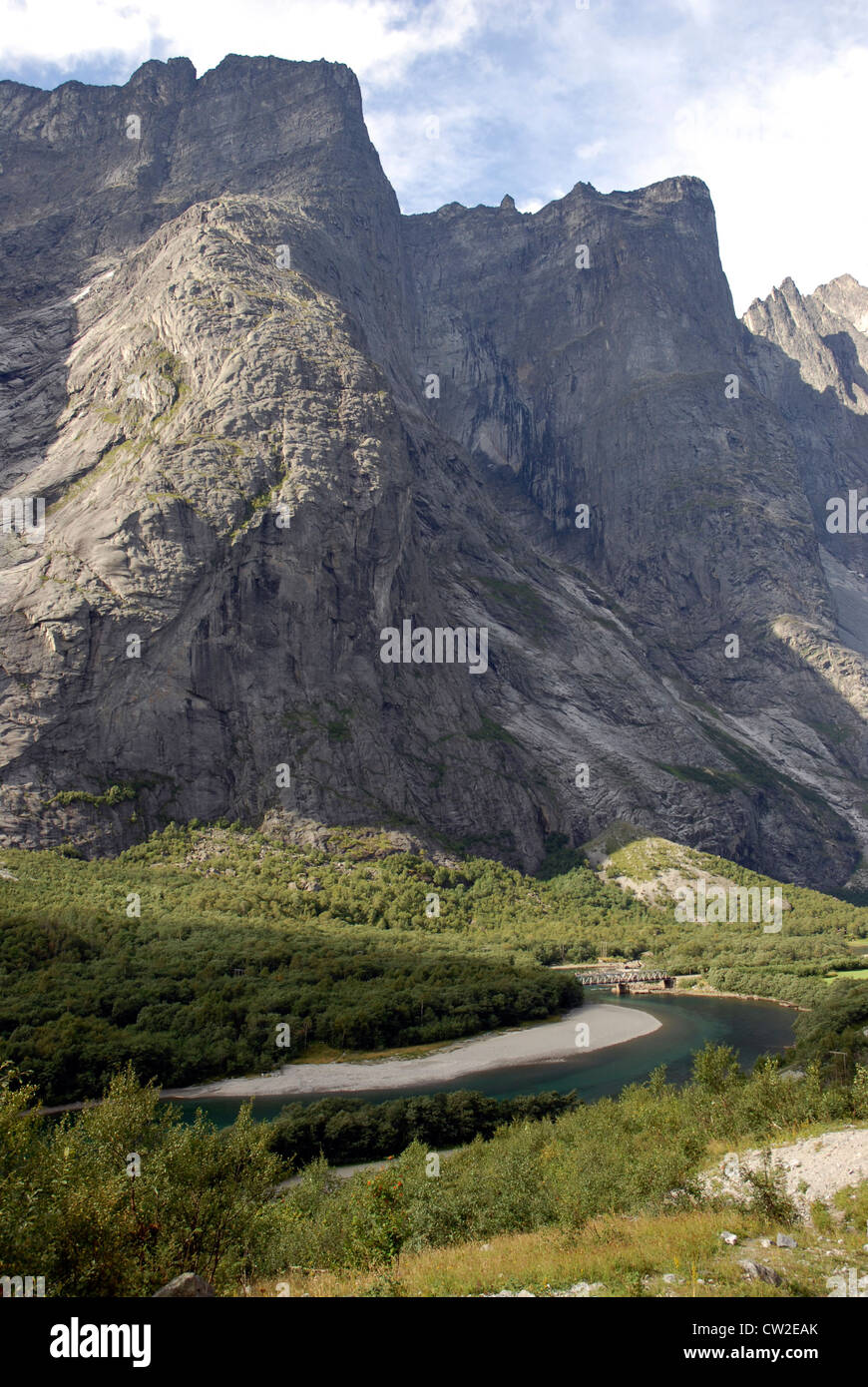 Romsdal Valley, Romsdal River, Troll parete, Fjordland, Norvegia Foto Stock