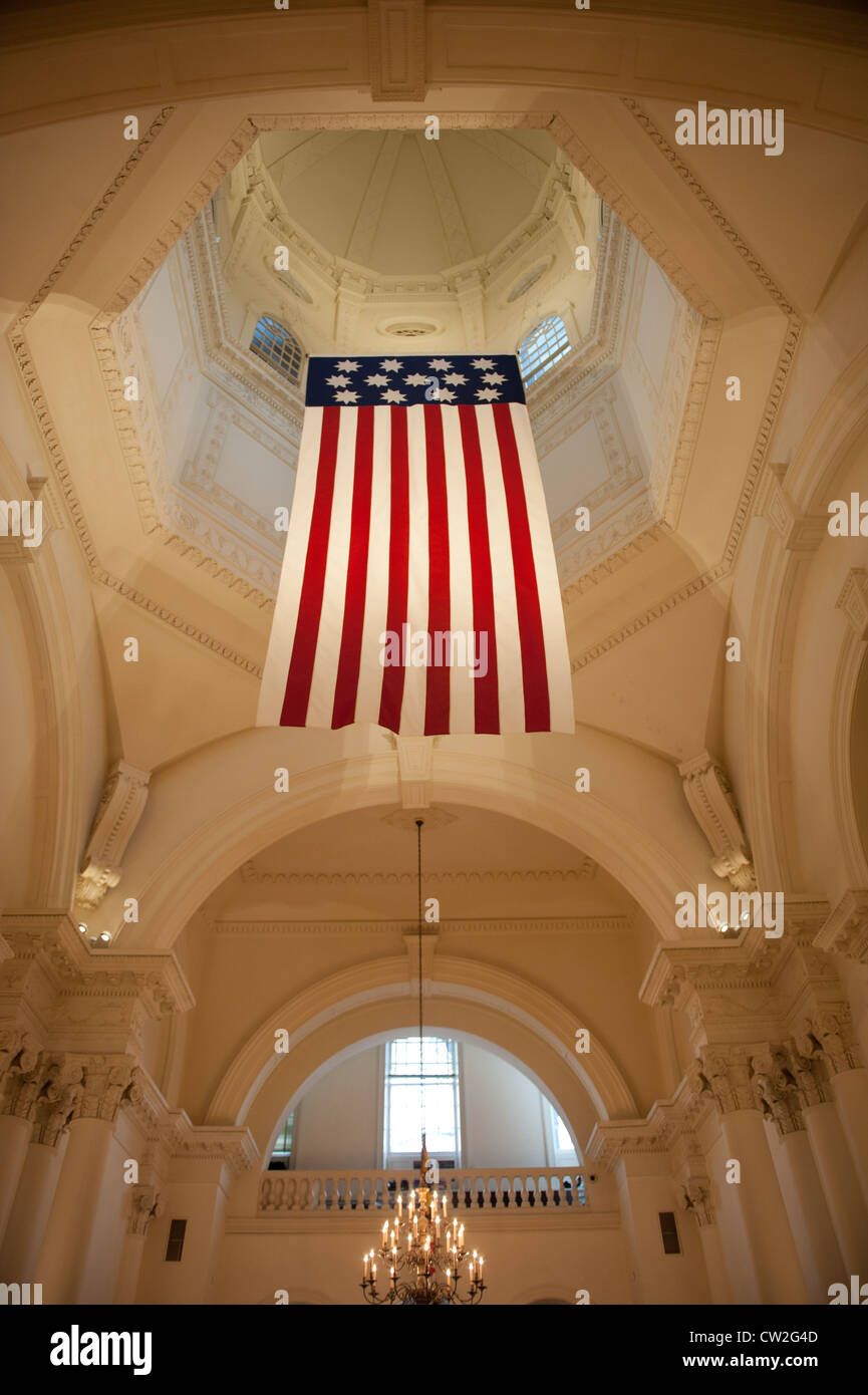 Bandiera americana appesa nel Maryland State House Foto Stock