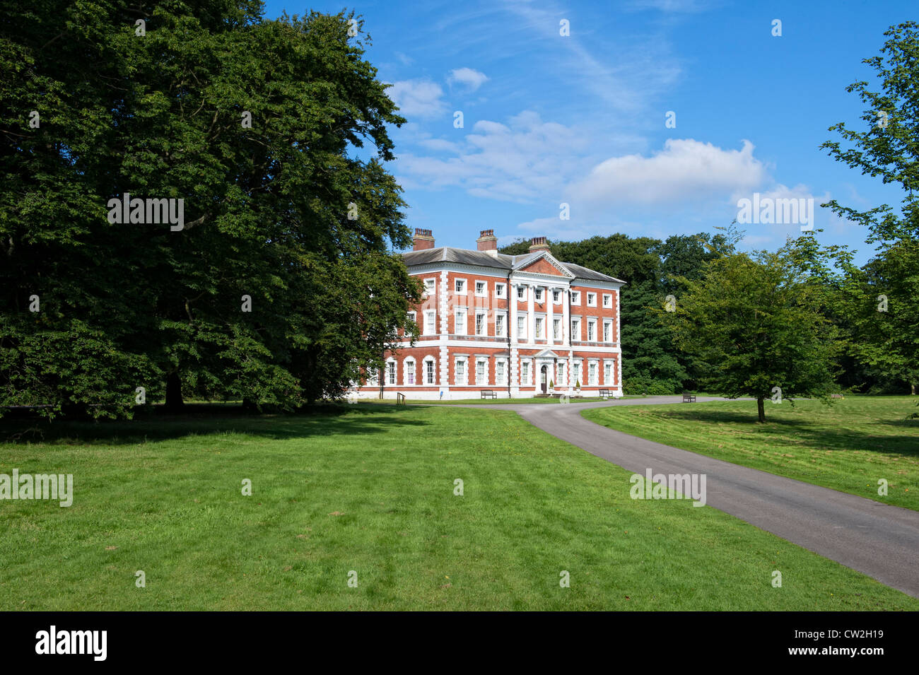 La vista frontale dell'imponente Lytham Hall, edificio classificato di grado 1 a Lytham, Lancashire, Regno Unito Foto Stock