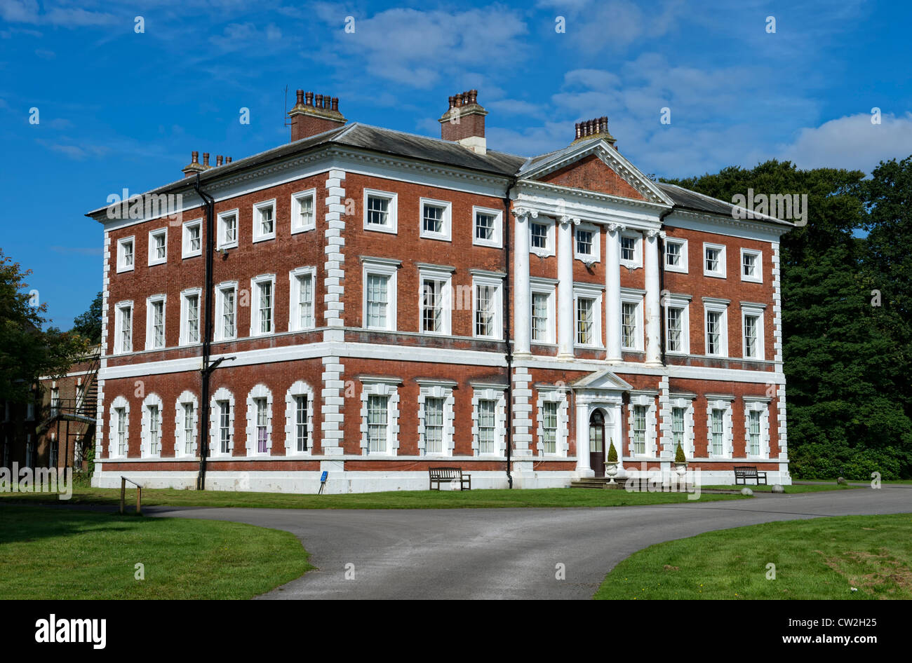 La vista frontale dell'imponente Lytham Hall, edificio classificato di grado 1 a Lytham, Lancashire, Regno Unito Foto Stock