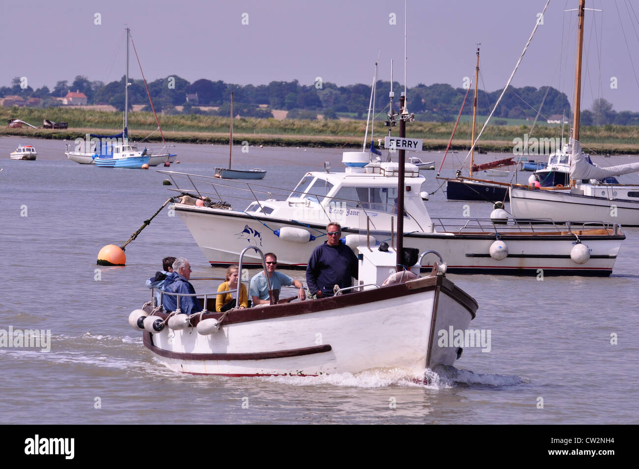 Il traghetto Bawdsey, in esecuzione tra Felixtowe Ferry e Bawdsey attraverso la bocca del fiume Deben, Suffolk. Foto Stock