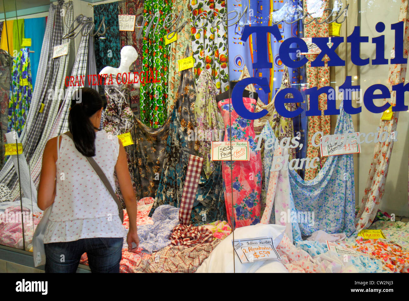 Mendoza Argentina, Avenida San Martin, shopping shopper acquirenti negozio negozi mercati mercato di vendita, negozio al dettaglio negozi business busin Foto Stock