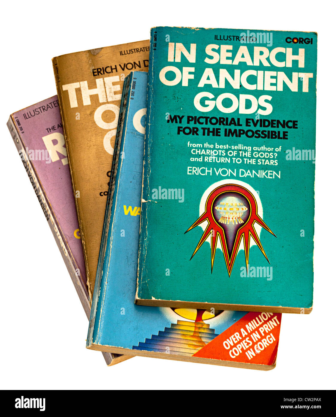 Libro in brossura di Erich Von Daniken pubblicato da Corgi Foto Stock