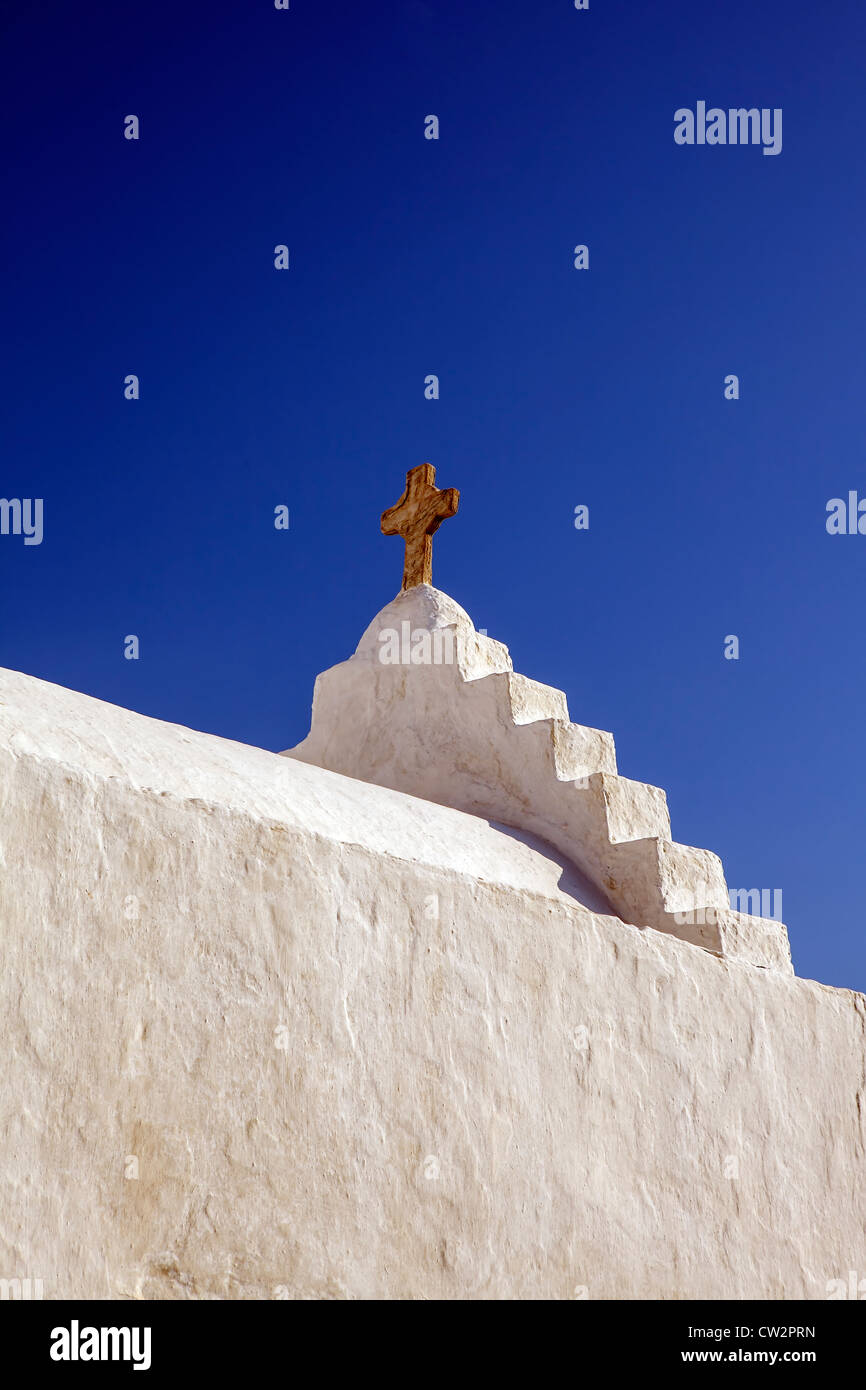 Croce sulla cupola di una chiesa greca Foto Stock