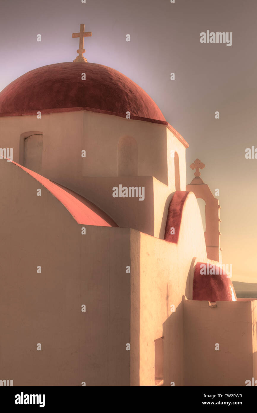 Chiesa con una cupola rossa in Grecia, Mykonos Foto Stock