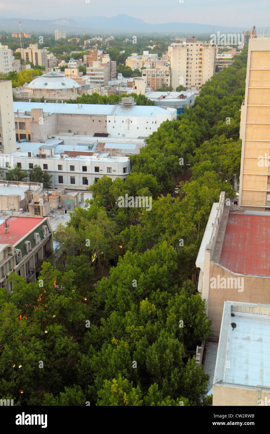 Mendoza Argentina, vista aerea da edificio Gomez, Monti Andes, viale alberato, Avenida San Martin, skyline, edifici, skyline della città, tetti, Amer latino Foto Stock