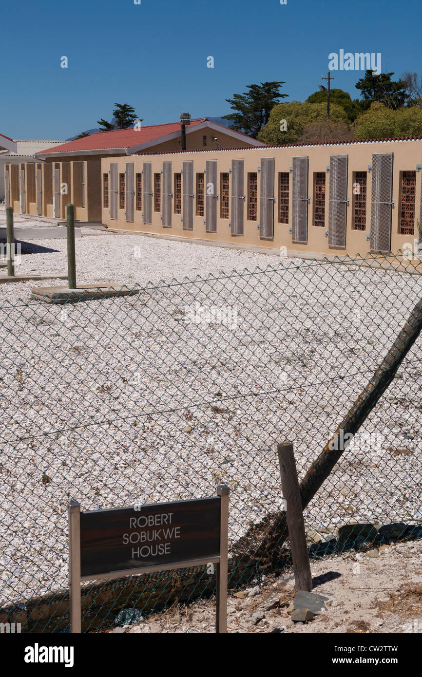 Robben Island prigione motivi in cui Robert Sobukwe era limitata a 24 ore di confino solitario accanto ai canili edifici Foto Stock Robben Island prigione motivi in cui Robert Sobukwe era limitata a 24 ore di confino solitario accanto ai canili edifici Foto Stock