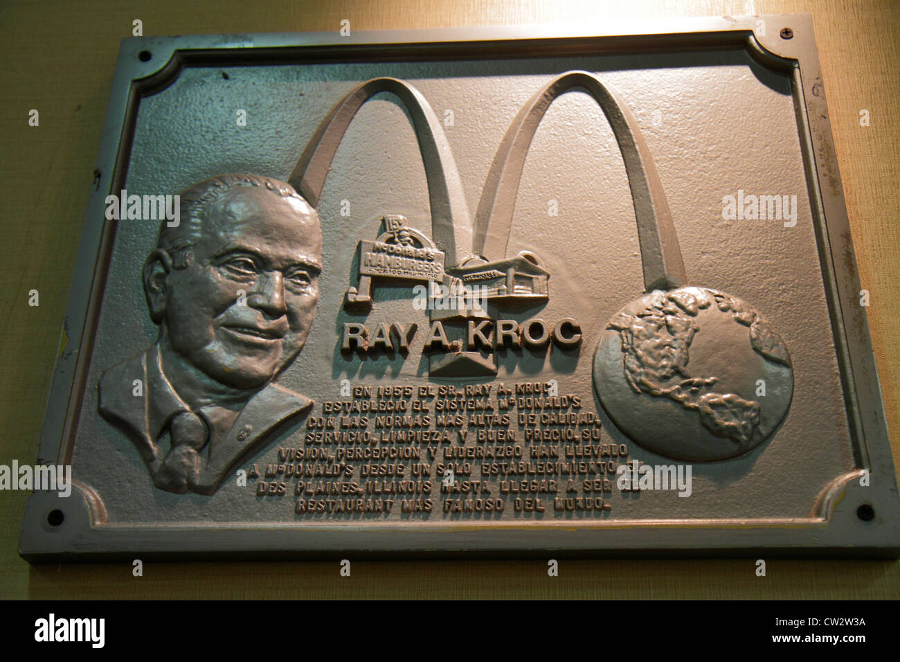 Mendoza Argentina, Avenida San Martin, McDonald's, hamburger, hamburger, fast food, ristoranti, cibo, cena, mangiare fuori, azienda globale, commemorativo pla Foto Stock