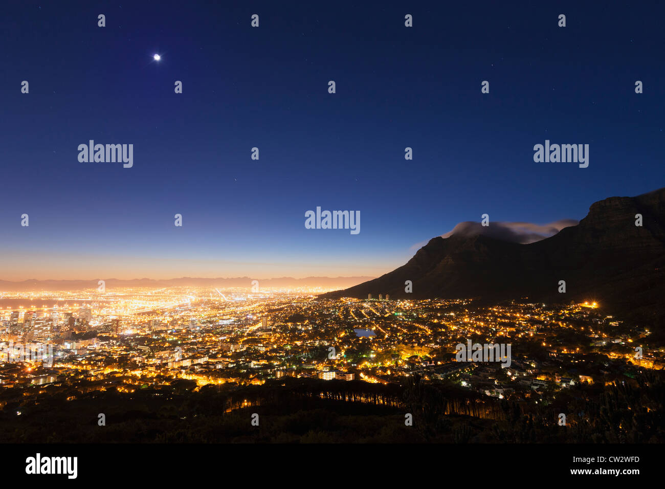 Centro di Città del Capo all'alba con una vista della Table Mountain. Cape Town.Sud Africa Foto Stock