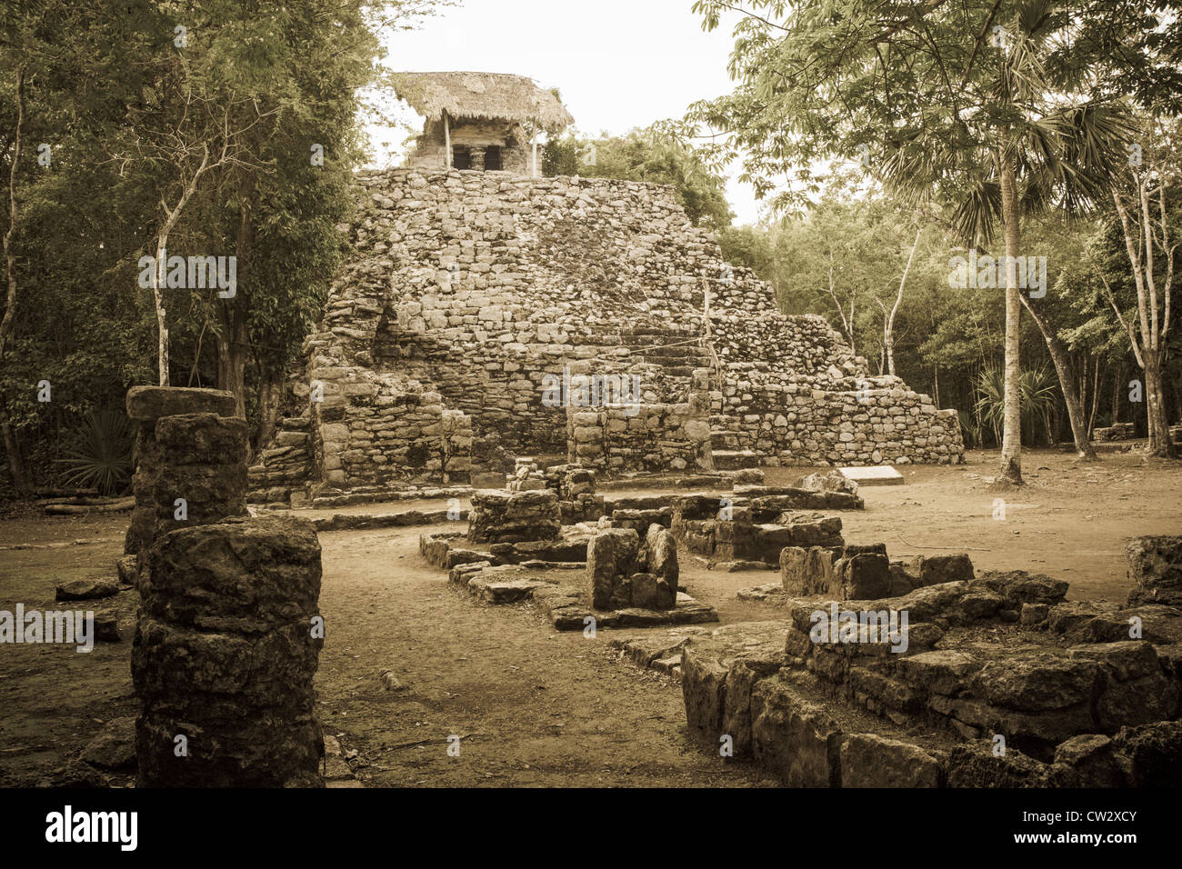 Messico, Quintana Roo, Coba, Conjunto Las pinturas (piramide dell'architrave dipinto) rovine del tempio Maya Foto Stock