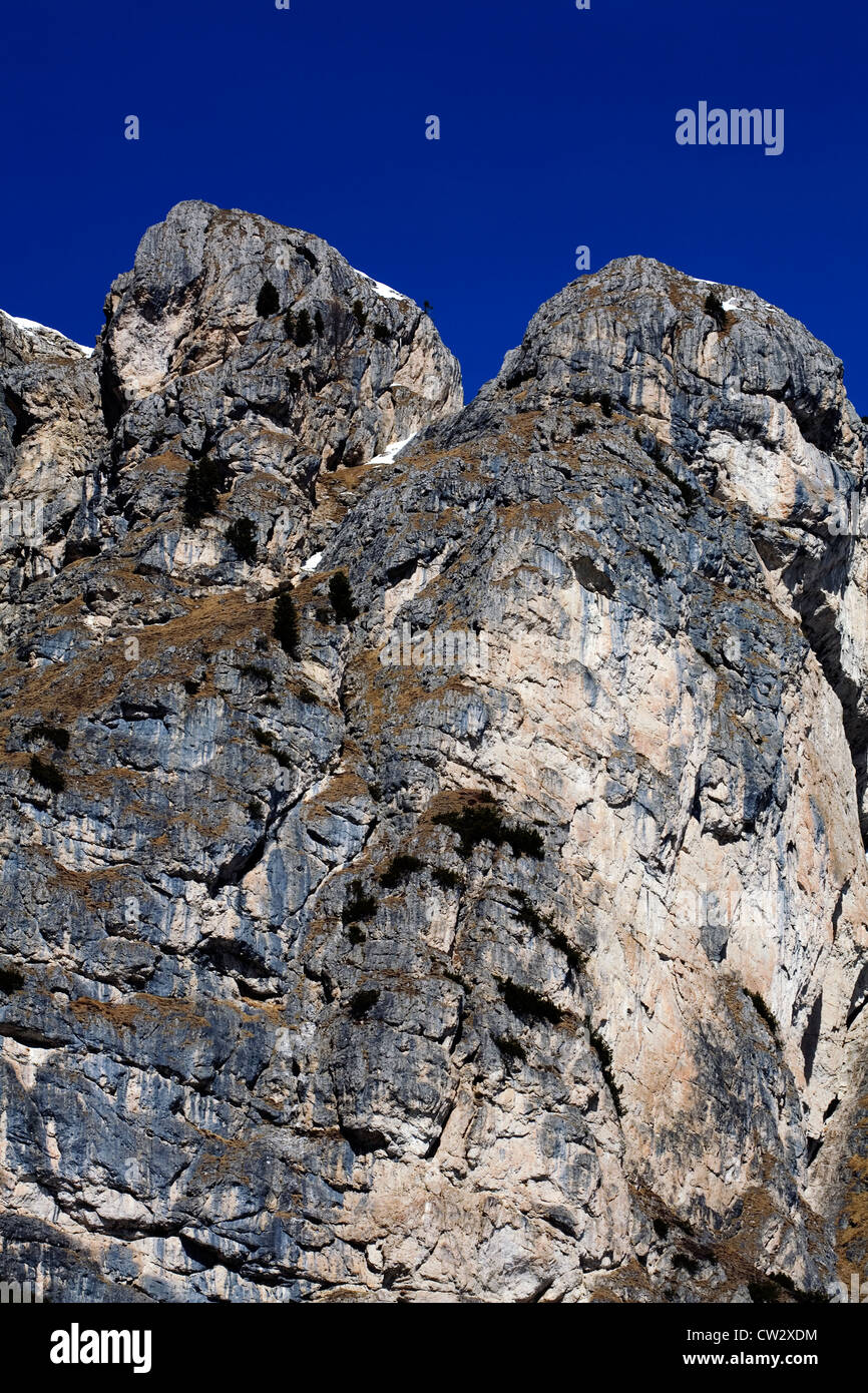 Scogliere al di sopra del Edelweisstal sopra Colfosco winter tra Selva e Corvara Dolomiti Italia Foto Stock