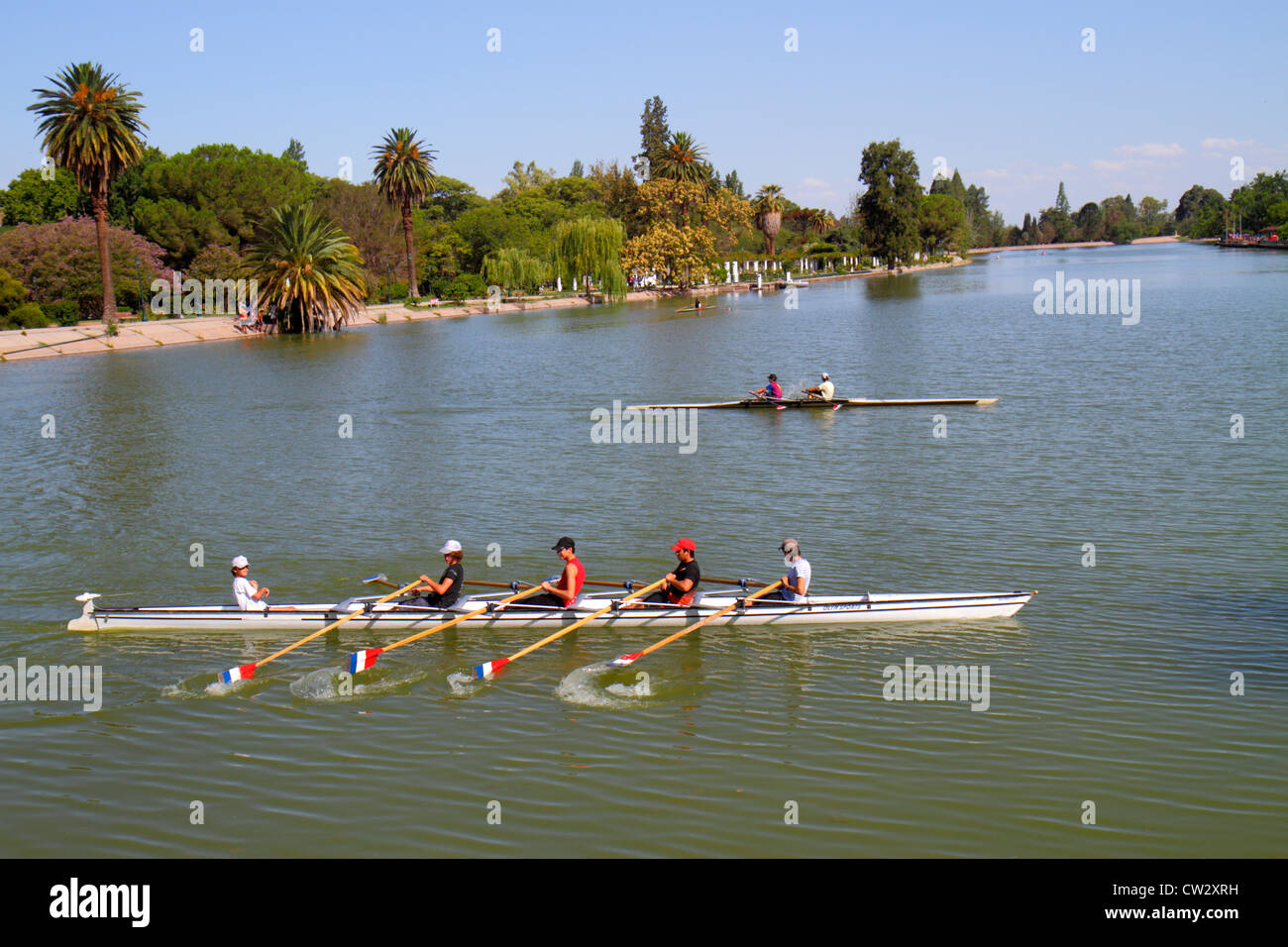 Mendoza Argentina,Parque General San Martin,parco pubblico,Mendoza Regatta Club,canottaggio club,sport acquatici,lago artificiale,acqua,uomo ispanico maschio ad Foto Stock