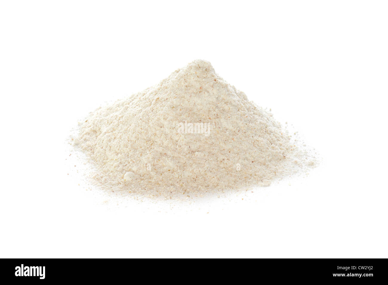 Un mucchio di organico di farina di grano saraceno su bianco. Foto Stock