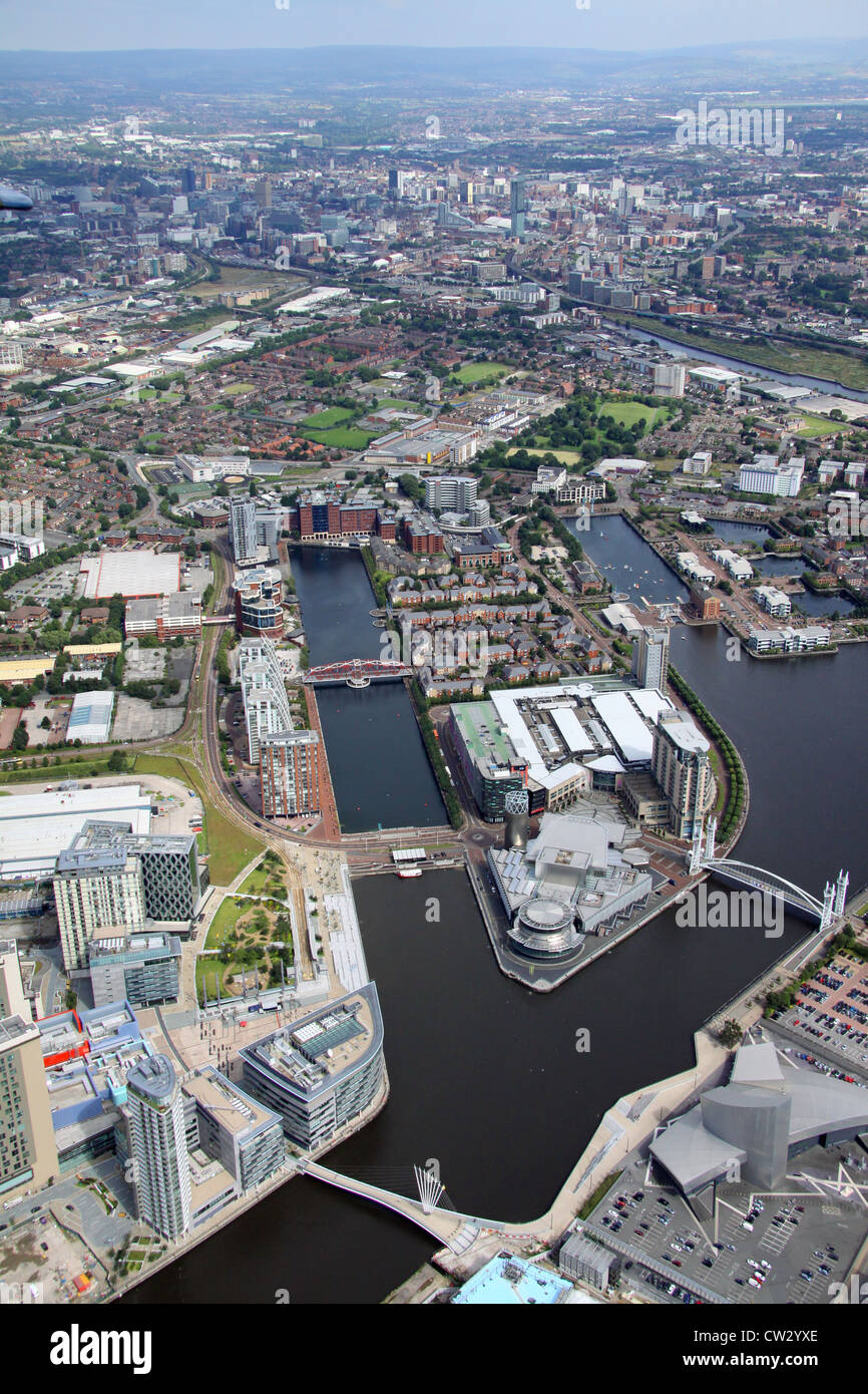 Vista aerea di Salford Quays, Media City e il Lowry Centre, Manchester Foto Stock