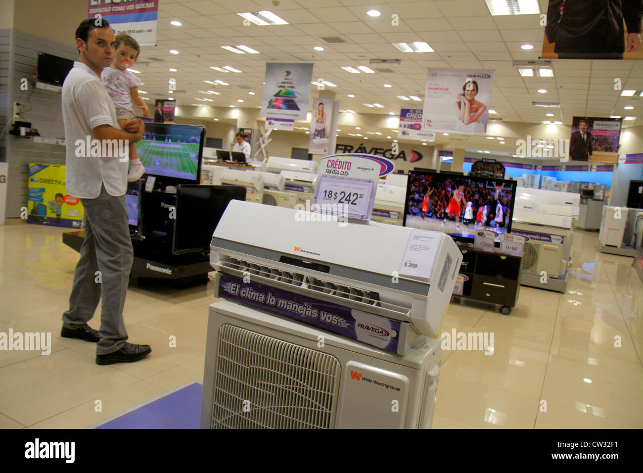 Mendoza Argentina,Villa Nueva,Mendoza Plaza,shopping shopper shopping negozi mercati di mercato di acquisto di vendita, negozi al dettaglio negozi di busines Foto Stock