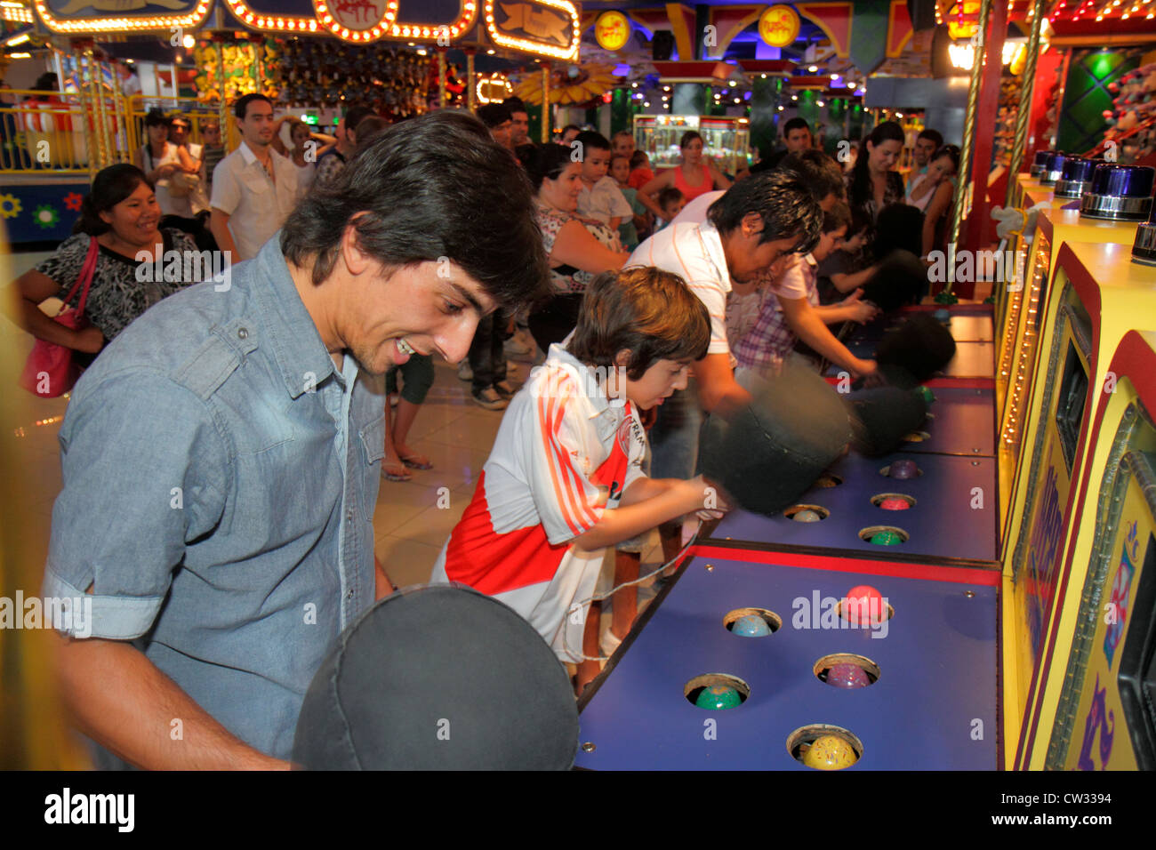Mendoza Argentina,Villa Nueva,Mendoza Plaza,shopping shopper shopping negozi di vendita di mercato, negozi di negozi di affari, centro commerciale, ce Foto Stock