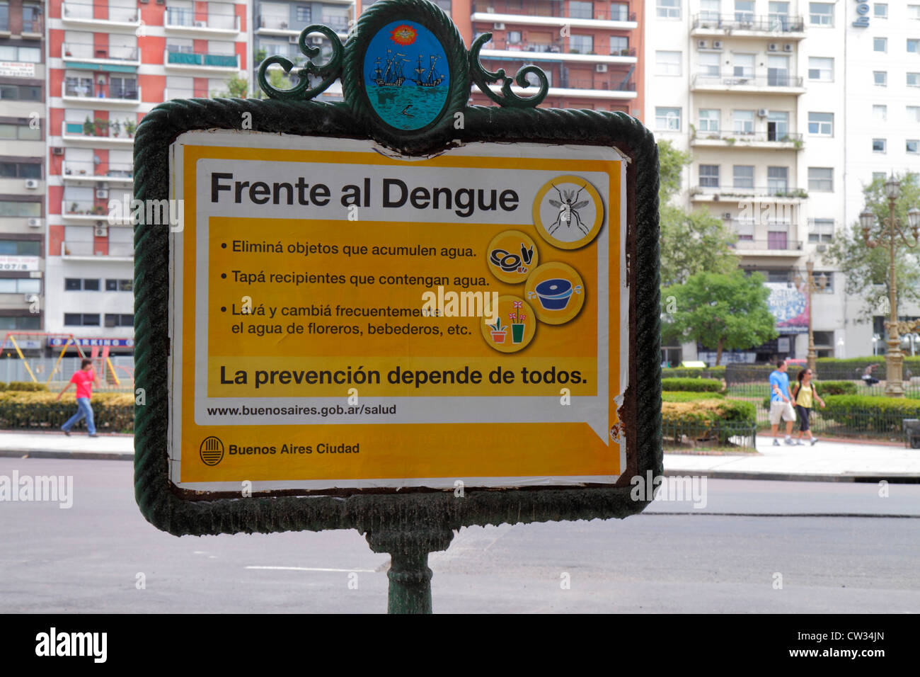 Buenos Aires Argentina,Avenida de Mayo,Plaza Mariano Moreno,strada scena,spagnolo,lingua,bilingue,salute avvertimento,febbre dengue,prevenzione,infettivo Foto Stock