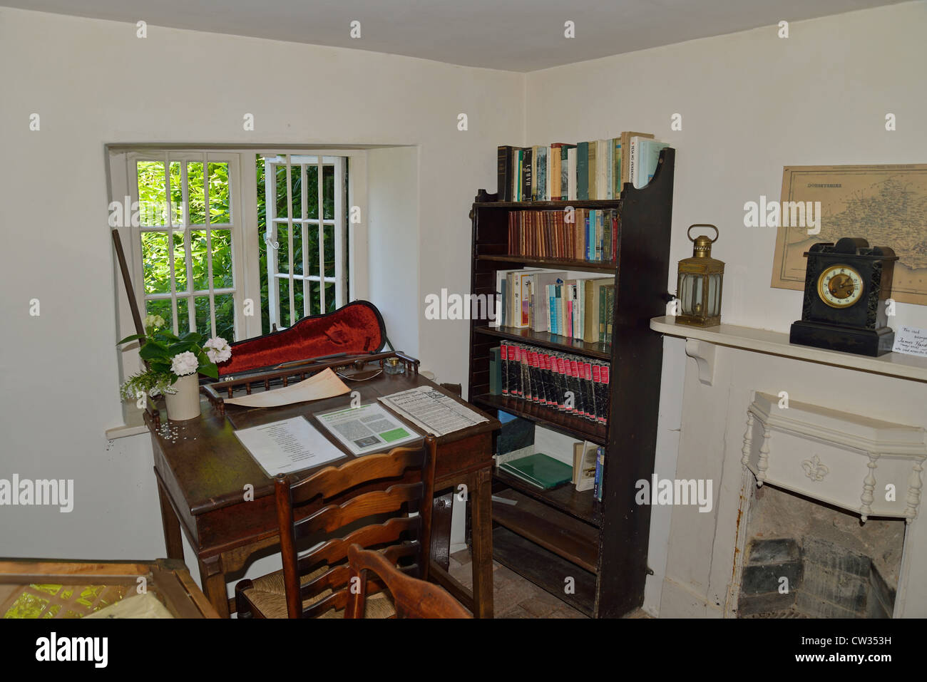 Interno di Thomas Hardy's cottage, maggiore Bockhampton, Dorset, England, Regno Unito Foto Stock