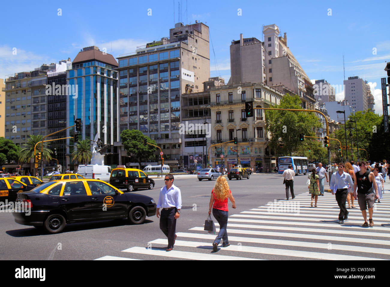 Buenos Aires Argentina,Avenida 9 de Julio,scena stradale,alloggio urbano,condominio appartamento residenziale appartamenti edificio edifici alloggio, città skyl Foto Stock