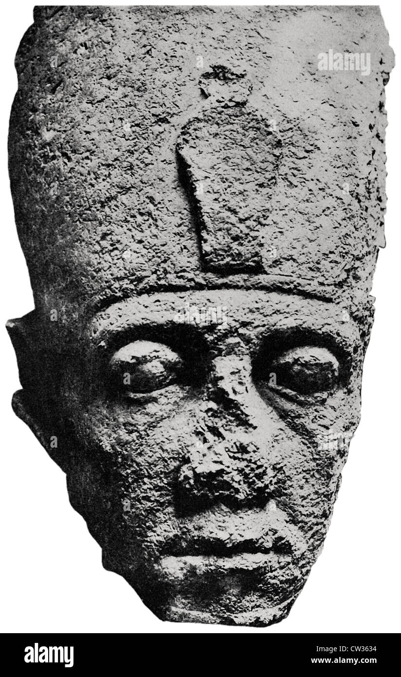 Testa di una statua colossale Foto Stock