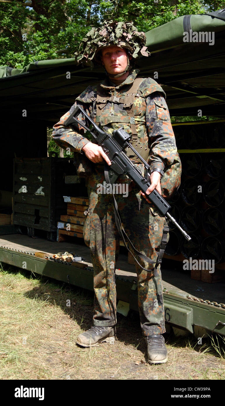 Truppenuebung la Bundeswehr soldato in battaglia vestire Foto Stock