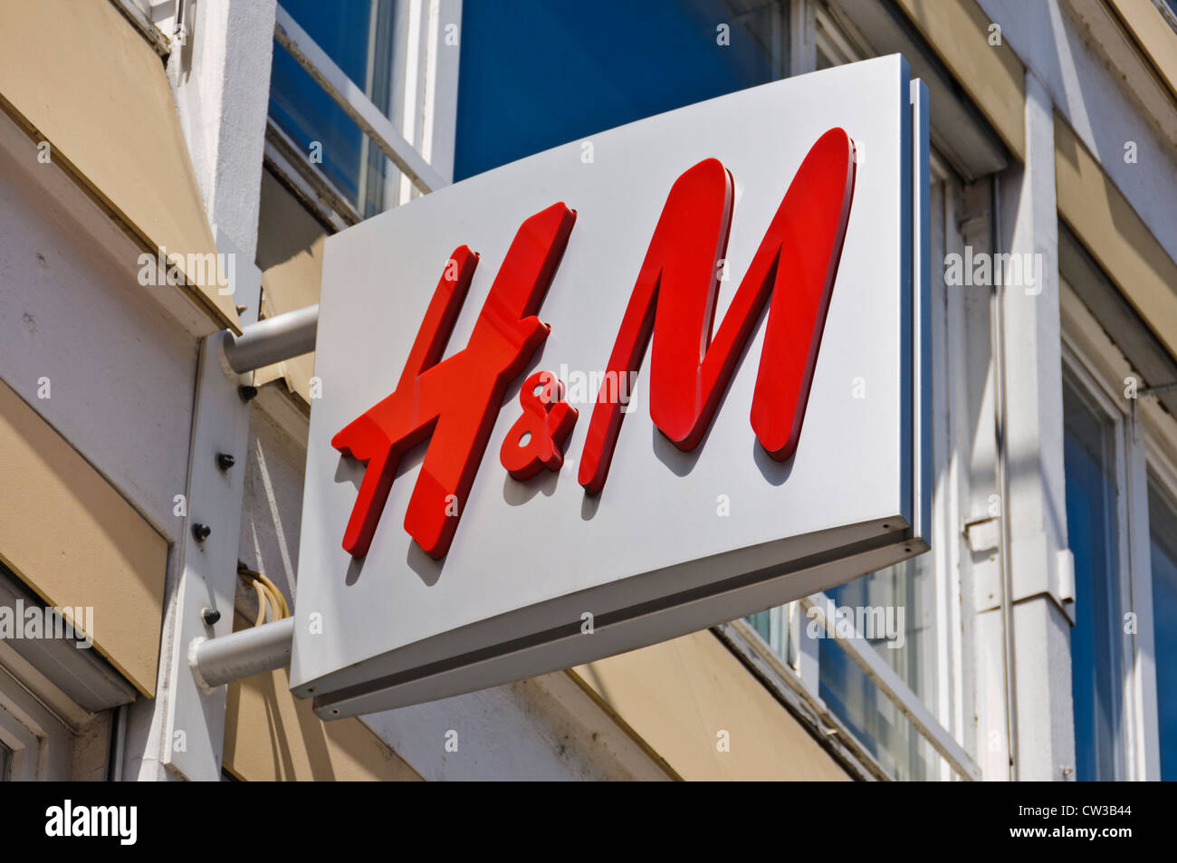 H M Hennes Mauritz AB fast moda abbigliamento per gli uomini e