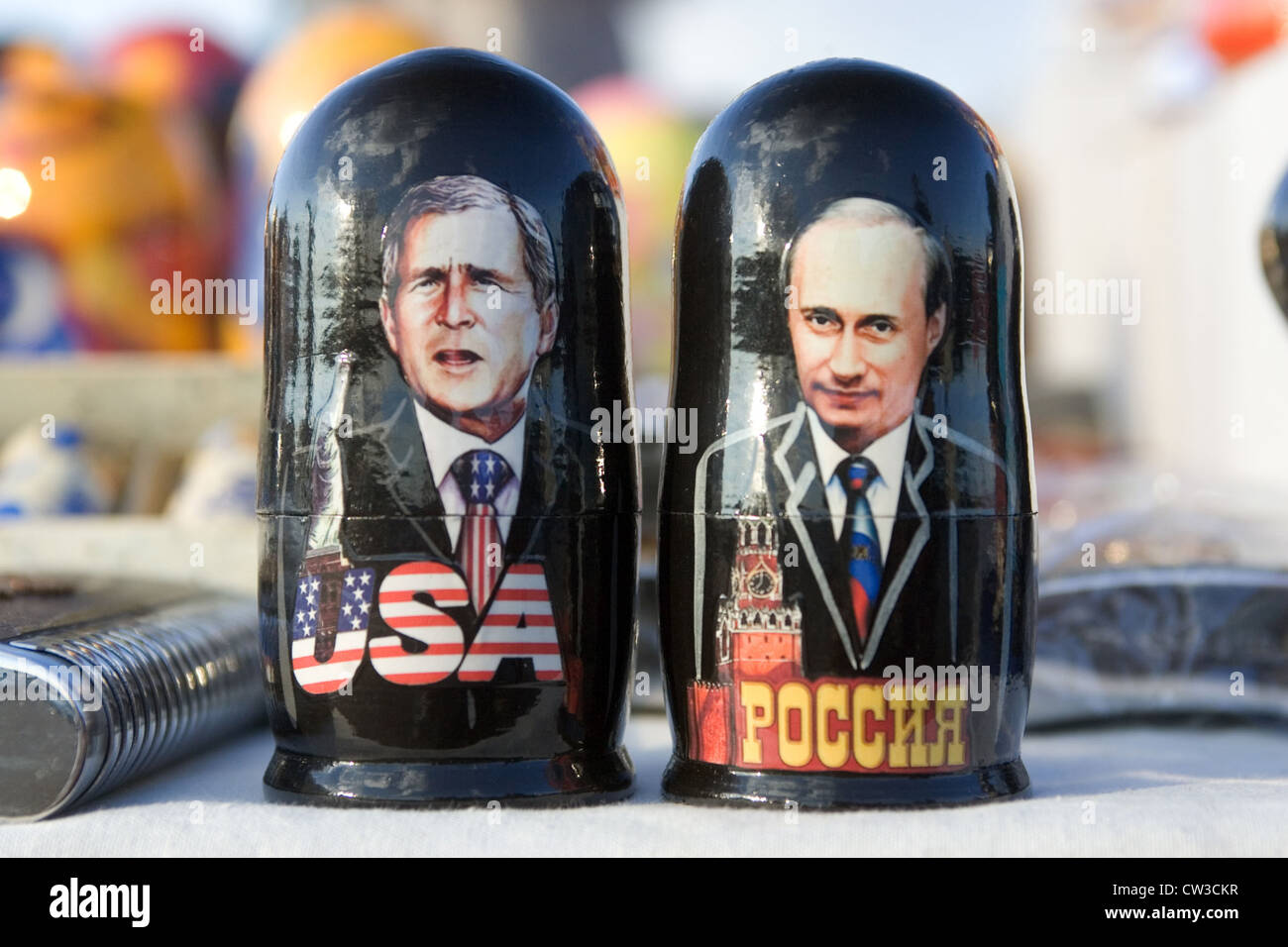 Mosca, matriosche di Bush e di Putin a un souvenir stand Foto Stock