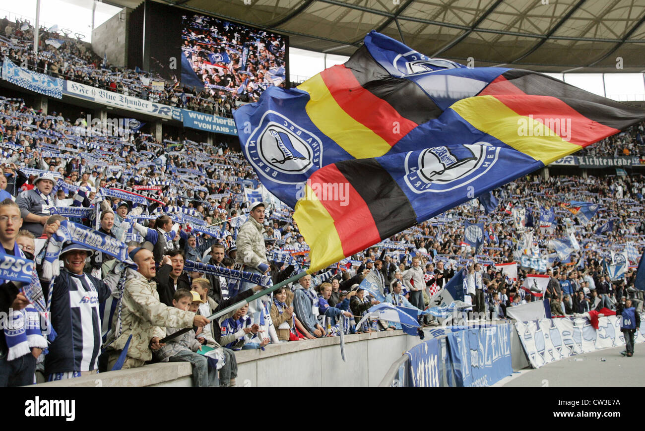 Berlino, Hertha BSC tifosi allo stadio Olimpico Foto Stock