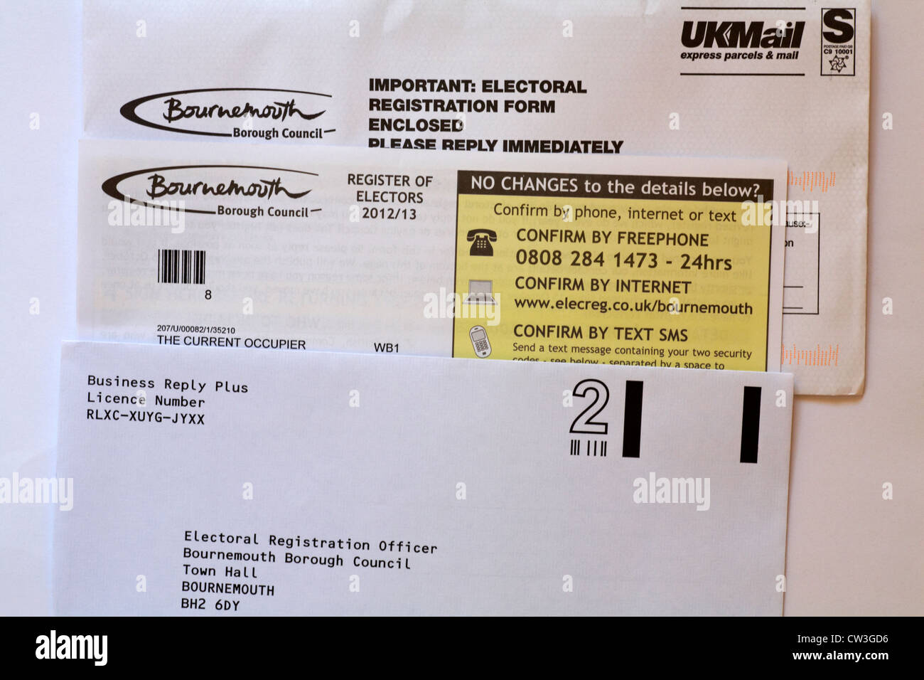 Registrazione elettorale modulo con busta di ritorno Foto Stock