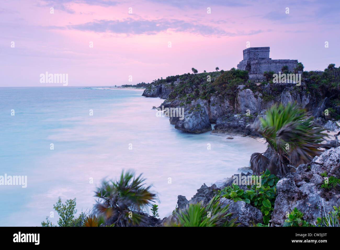 Messico,Quintana Roo,Tulum, El Castillo affacciato sul Mar dei Caraibi a sunrise Foto Stock