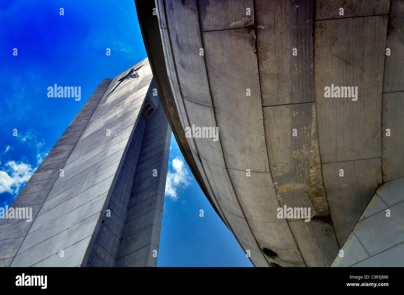 Montare Buzludzha, Bulgaria. Grande e singolare monumento costruito dal partito comunista bulgaro presso il Central Stara Planina. Foto Stock