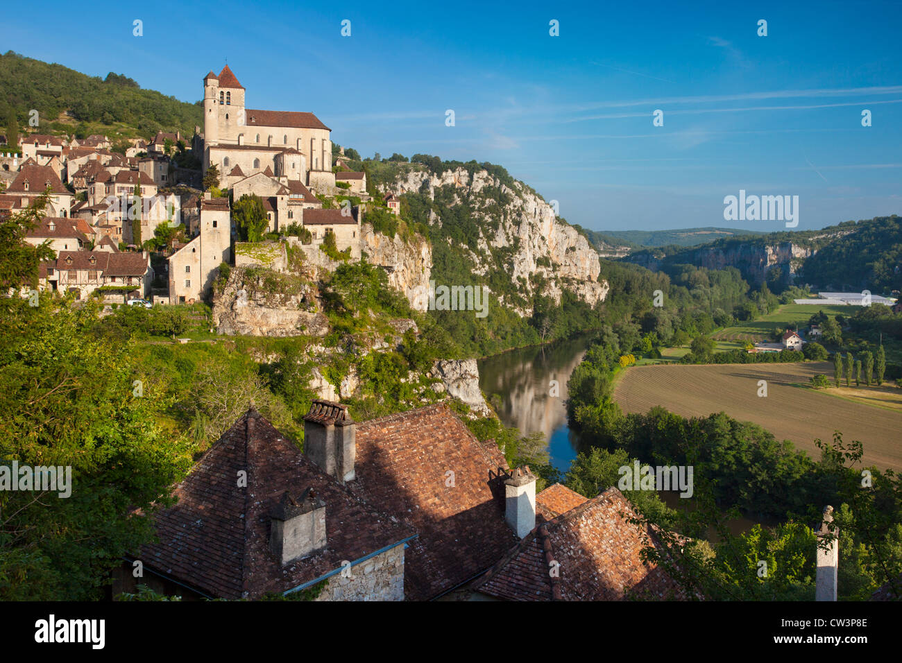 Saint-Cirq-Lapopie nella Valle del Lot, Midi-Pirenei, Francia Foto Stock