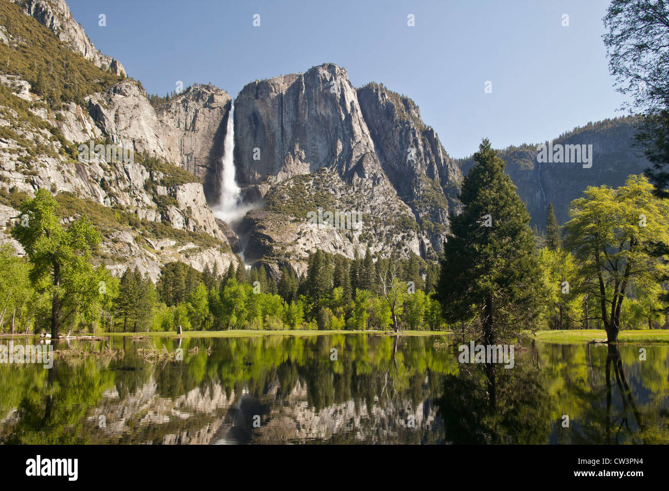 Parco Nazionale di Yosemite, fondovalle inondazioni da inverno runoff, riflessioni. Foto Stock