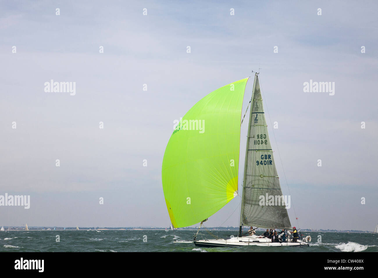 9401R Re Louie Yacht a vela verde racing a Cowes Foto Stock