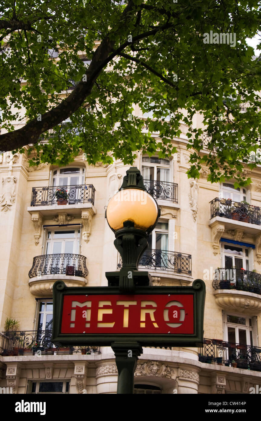 Metropolitana parigina segno nel sesto sesto Arrondisement Foto Stock