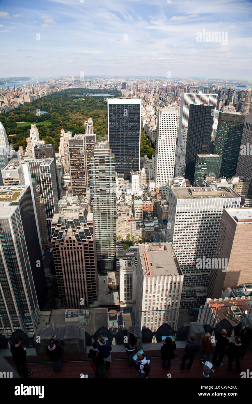 Stati Uniti d'America. New York. Manhattan. Vista dalla cima del Rockefeller Center. Grattacieli. Central Park. Foto Stock