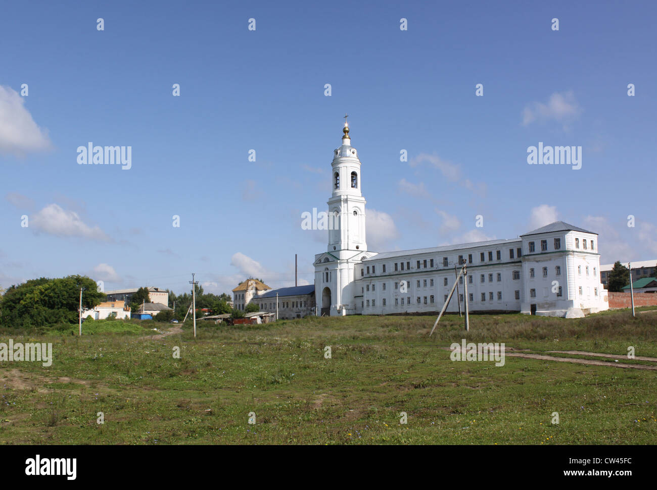 Mordovia. Krasnoslobodsk. Spaso-Preobrazhensky monastero. La torre campanaria e camera di fraterna Foto Stock